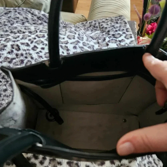 Pixie Mood | Caitlin Mini Tote Black Vegan Leather - Crossbody Shoulder Strap - Picture 9 of 11